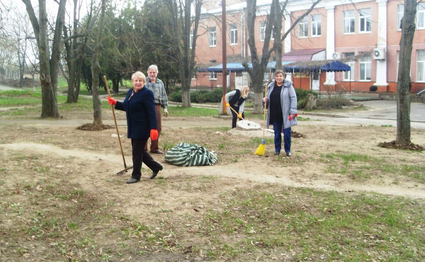 “Порятунок маленького кошеняти та прибирання прилеглої території” – Палац культури «Корабельний» провів суботник