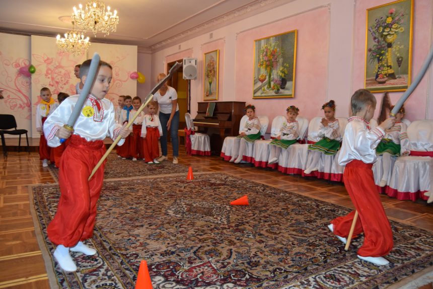 “Козацькі розваги для малечі” – у Палаці культури та урочистих подій відсвяткували День українського козацтва