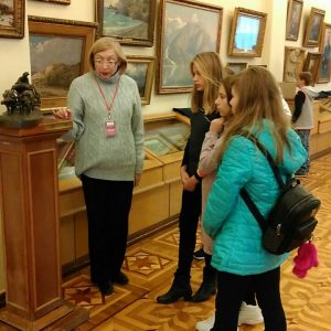 Учні ДШМ №3 ознайомилися з роботами художника Васильківського С. І.