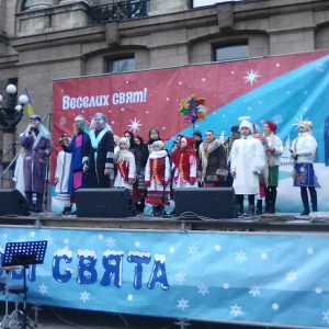 Артисти Великокорениського БК подарували містянам Різдвяний вертеп