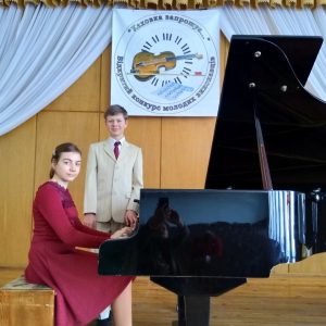 Юні піаністи ДШМ №3 стали лауреатами Відкритого конкурсу молодих виконавців “Каховка запрошує”