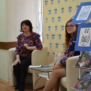 “За станом душі – романтик-ідеаліст”: художниця Євгенія Чебанова  познайомила миколаївську молодь зі своєю творчістю