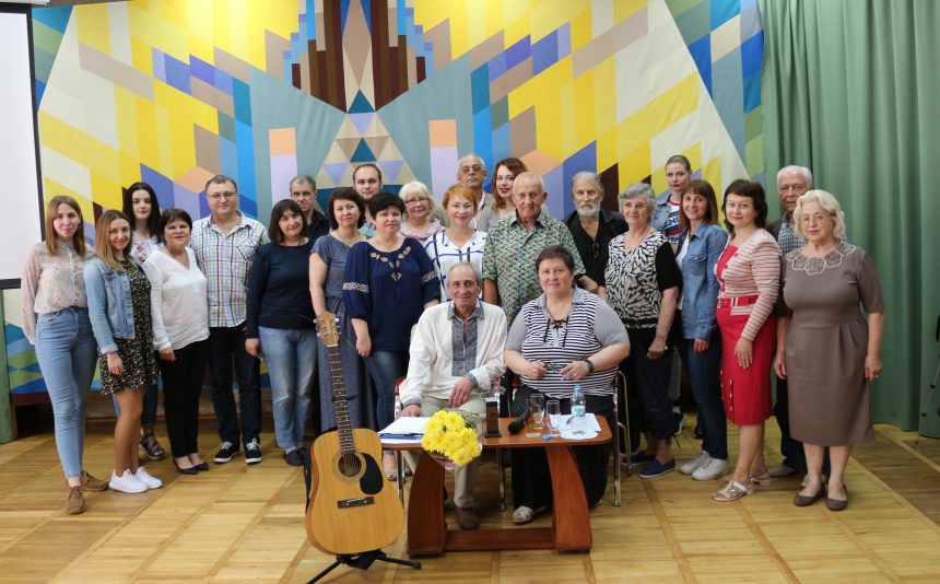 У Миколаєві відбулася літературно-музична зустріч з поетом-піснярем Віктором Коваленком