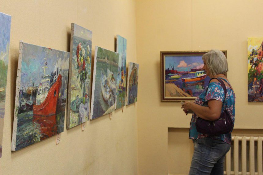 До Дня народження Миколаєва городянам презентували виставку українських митців “Золотий Буг”
