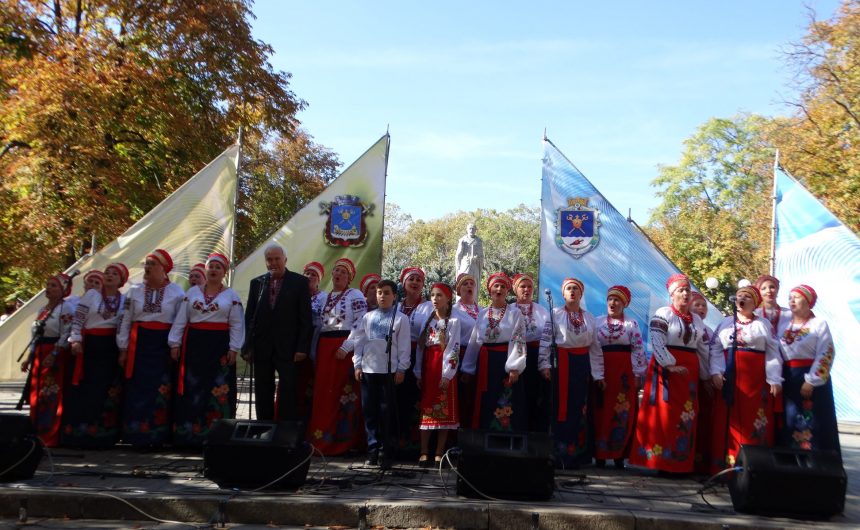 В День Покрови Пресвятої Богородиці ПК “Корабельний” вітав містян творчими дарунками