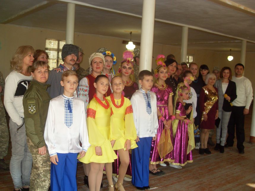 Яскрава концертна програма, танці та співи: ПК «Корабельний» привітав військових з Днем захисника України
