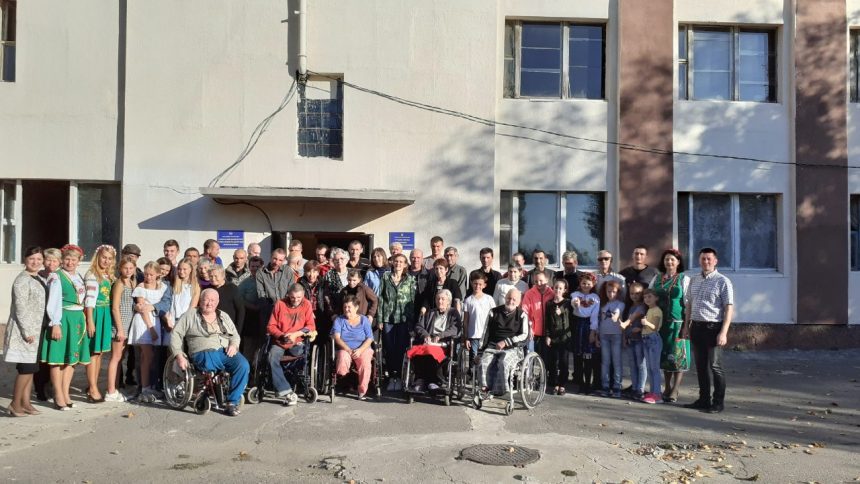 «Срібні ниточки між берегами»: творчий колектив Великокорениського БК завітав у гості до благодійної організації