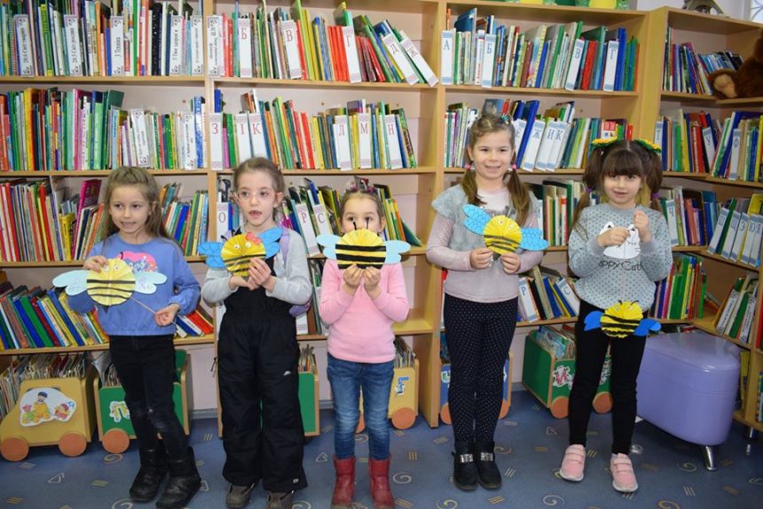 Читання вголос: у ЦМБ для дітей ім. Ш. Кобера і В. Хоменка пройшло заняття творчої майстерні «Бджілка»