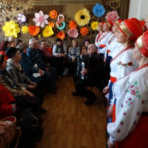 Артисти ММПК «Корабельний» привітали жінок з 8 березня