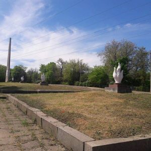 Братська могила радянських воїнів (воїнський меморіал)