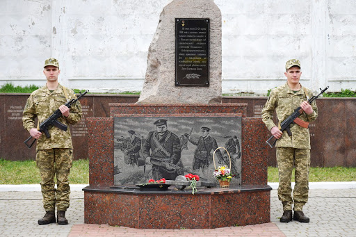 Пам’ятний знак на місці підготовки до висадки загону десантників під командуванням К. Ф. Ольшанського