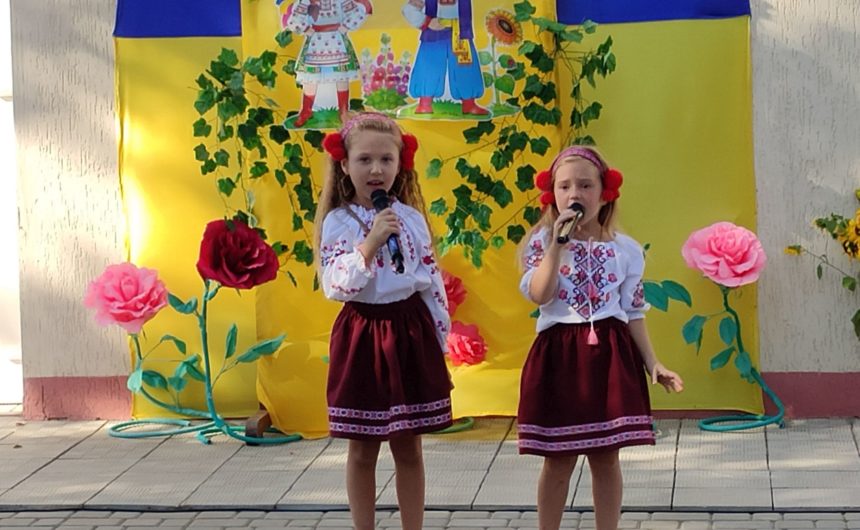 Творчі колективи Малокорениського БК привітали з Днем Незалежності   мешканців та гостей мікрорайону