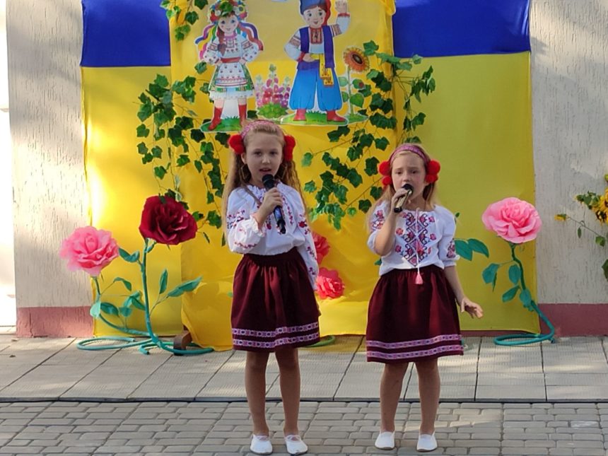 Творчі колективи Малокорениського БК привітали з Днем Незалежності   мешканців та гостей мікрорайону