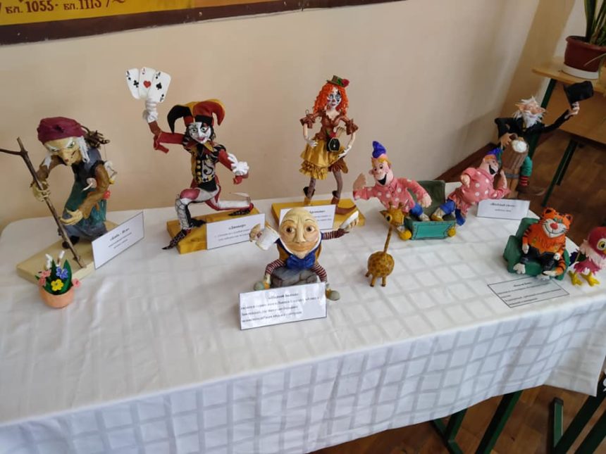 «Казки оживають»: виставка незвичайних іграшок майстрині Оксани Іванової у Матвіївці