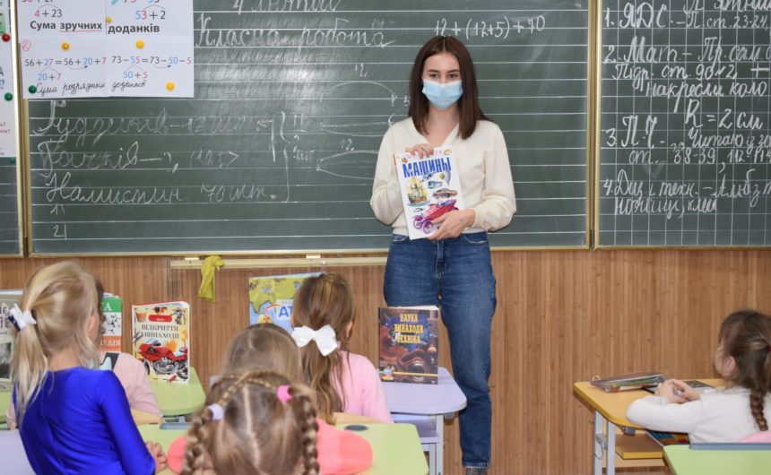 Бібліотекарі ЦМБ для дітей ім. Ш. Кобера і В. Хоменко провели smart-огляд для школярів