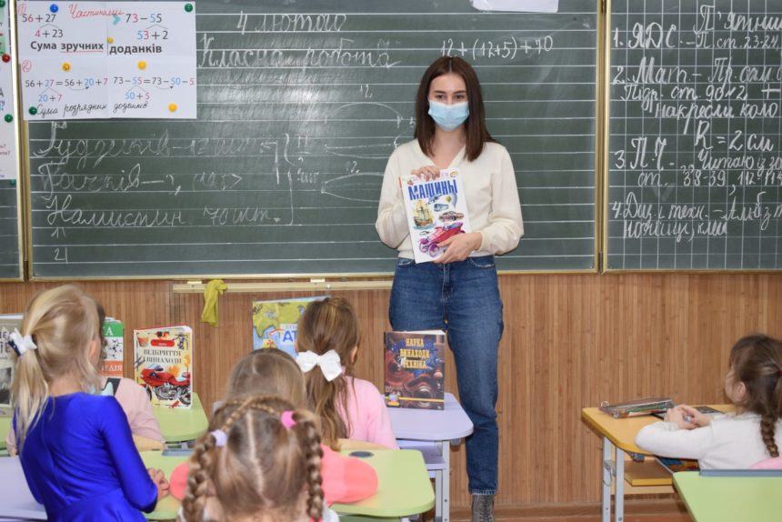 Бібліотекарі ЦМБ для дітей ім. Ш. Кобера і В. Хоменко провели smart-огляд для школярів