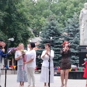 «Все буде добре в нашому житті»: на Соборній розпочалася акція до Дня Конституції України