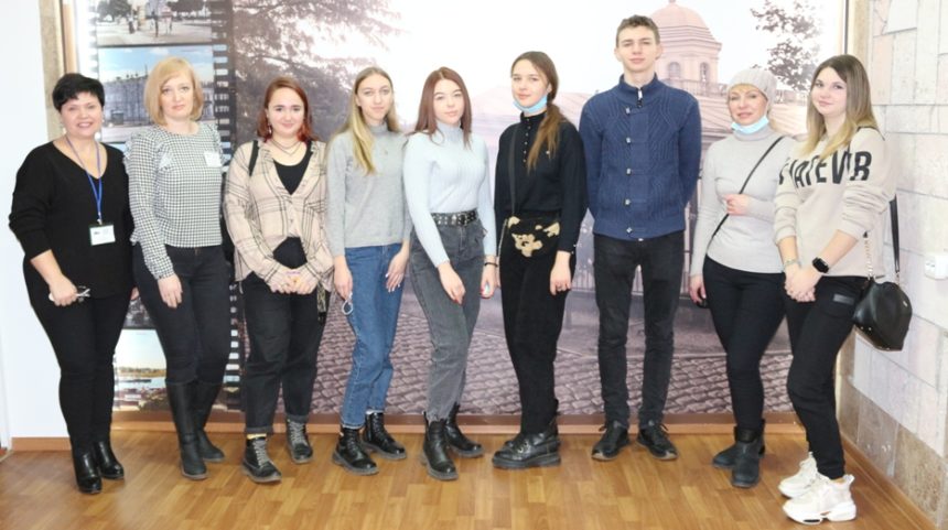 Екскурсія для першокурсників: студенти Миколаївської філії КНУКіМ познайомилися з роботою бібліотечних відділів