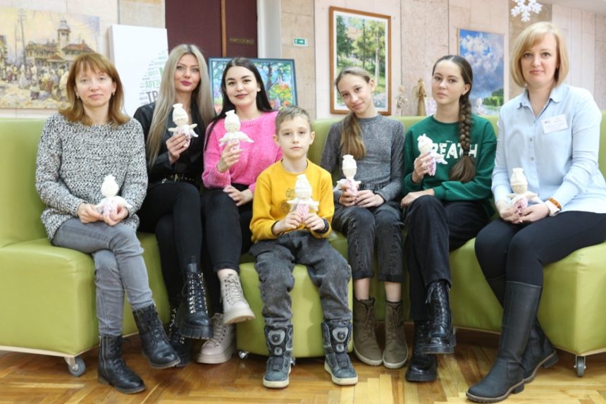 Творити добро легко: у Миколаєві пройшов благодійний майстер-клас у допомогу Дмитрикові Жадану