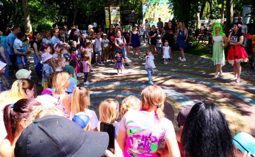 Весело і гамірно: у Миколаївському зоопарку відсвяткували Міжнародний день захисту дітей