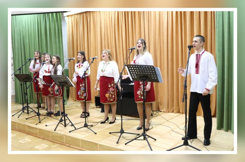 До Дня Соборності України: у бібліотеці імені Марка Кропивницького відбувся концерт вокального гурту «Барви»