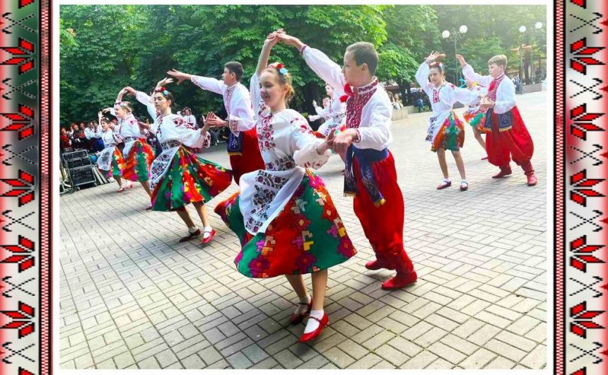 «На щастя! На долю! На Перемогу»: творчі колективи ММПК «Молодіжний» подарували миколаївцям концертну програму до Всесвітнього дня вишиванки