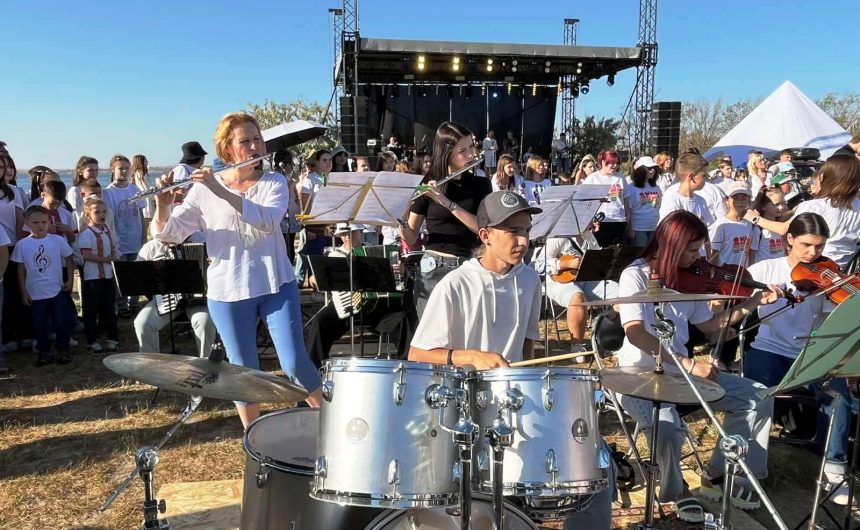 До Дня міста: у Миколаєві відбувся наймасштабніший музичний флешмоб «Україно!» До Дня міста: у Миколаєві відбувся наймасштабніший музичний флешмоб «Україно!»