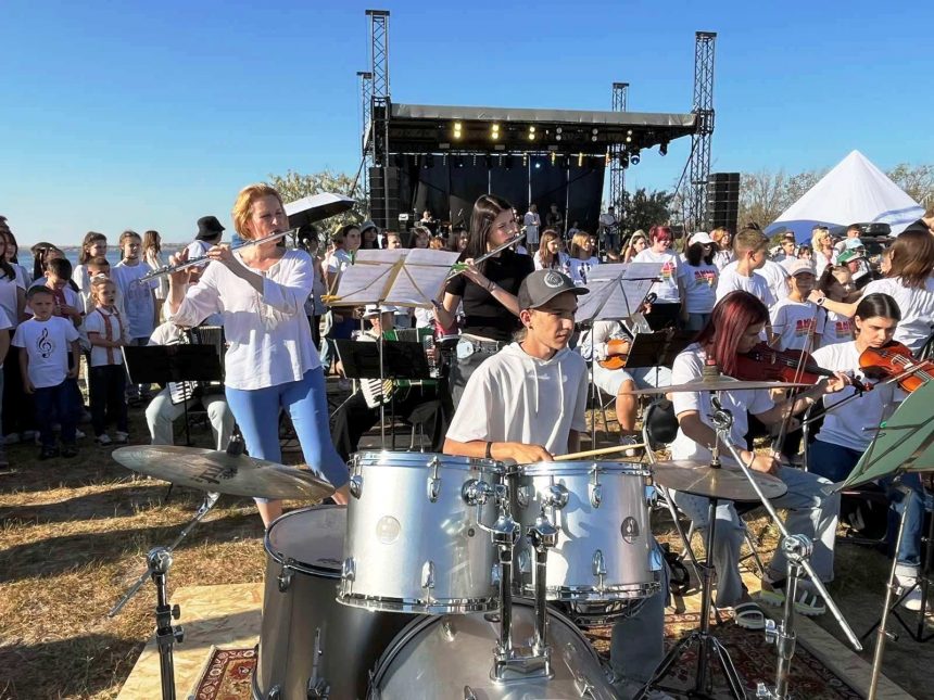 До Дня міста: у Миколаєві відбувся наймасштабніший музичний флешмоб «Україно!»