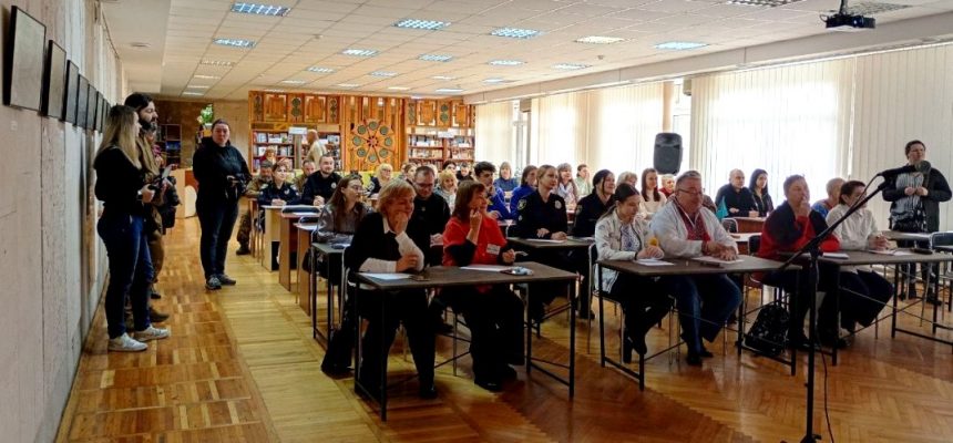 «Радіодиктант національної єдності»: у бібліотеці імені Марка Кропивницького миколаївці долучилися до всеукраїнської акції