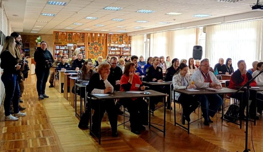 «Радіодиктант національної єдності»: у бібліотеці імені Марка Кропивницького миколаївці долучилися до всеукраїнської акції