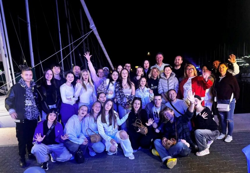 Миколаївцям аплодують європейці: творчі колективи ММПК «Молодіжний» виступили на сцені французького міста Нарбонн